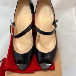 Rare Christian Louboutin 38 Iowa Navy & White Patent Pumps💕 heel repair needed